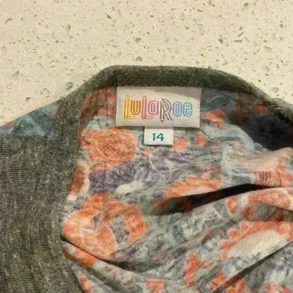 Lularoe Tee - Picture 4 of 4